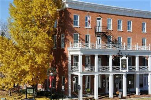 The Golden Lamb Hotel Lebanon Eksteriør billede